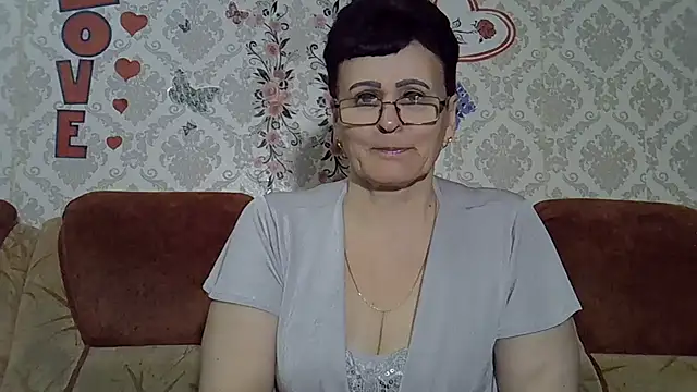 Snapshot of PaulaGolden chatting on April 2026 07:37:01 PM PaulaGolden online show from April 2026 07:37:01 PM