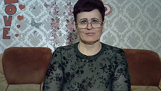Snapshot of PaulaGolden chatting on April 2026 07:31:01 PM PaulaGolden online show from April 2026 07:31:01 PM