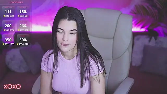 YourLolaBunny online show from December 2025 02:30:02 PM