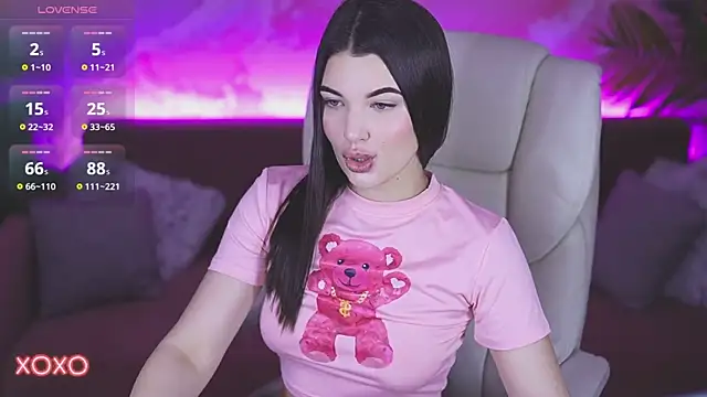 YourLolaBunny online show from December 2025 08:03:01 PM