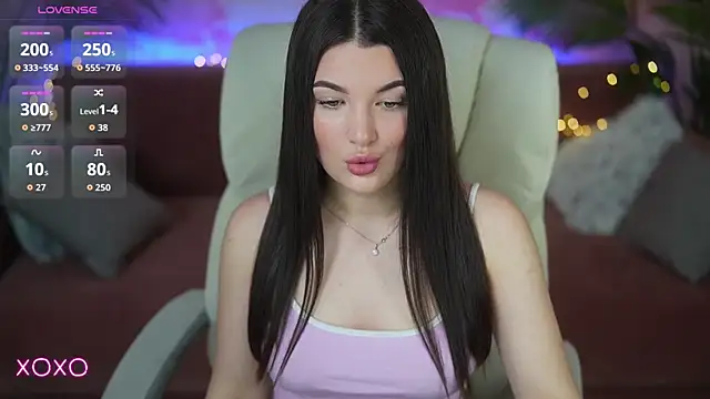 YourLolaBunny online show from May 2026 07:00:02 PM