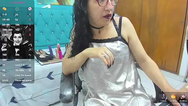 sabrina dupont online show from October 2025 12:50:01 PM