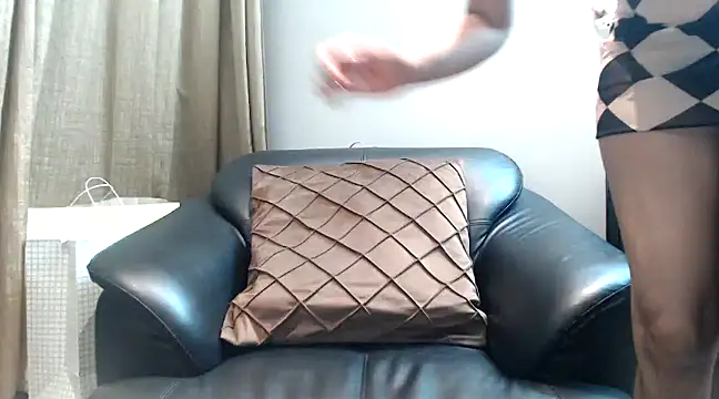 Snapshot of trippy_tina chatting on February 2025 03:38:01 PM trippy tina online show from February 2025 03:38:01 PM