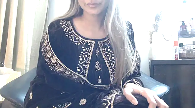 Snapshot of trippy_tina chatting on January 2025 06:32:02 PM trippy tina online show from January 2025 06:32:02 PM