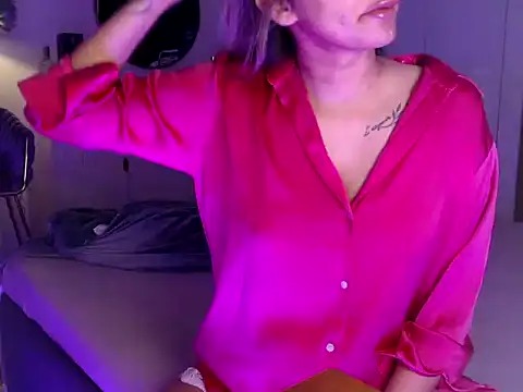 Snapshot of trippy_tina chatting on June 2026 05:52:02 PM trippy tina online show from June 2026 05:52:02 PM