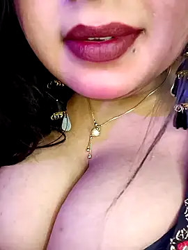 Snapshot of Suhanakhan00 chatting on February 2025 06:33:01 PM Suhanakhan00 online show from February 2025 06:33:01 PM