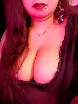 Suhanakhan00 online show from April 2026 08:48:01 PM