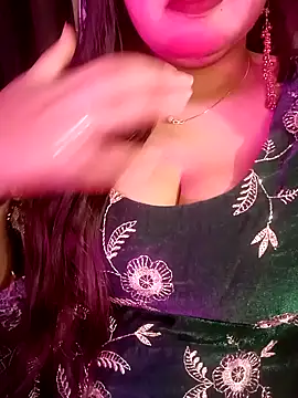 Suhanakhan00 online show from April 2026 08:10:02 AM