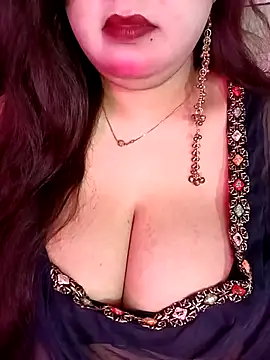Snapshot of Suhanakhan00 chatting on June 2026 08:09:01 AM Suhanakhan00 online show from June 2026 08:09:01 AM