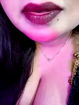 Suhanakhan00 online show from March 2026 05:33:02 AM