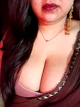 Snapshot of Suhanakhan00 chatting on June 2026 06:12:02 PM Suhanakhan00 online show from June 2026 06:12:02 PM