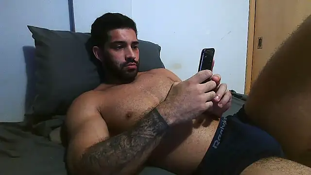 Snapshot of macho_fit chatting on May 2026 01:50:02 AM macho fit online show from May 2026 01:50:02 AM
