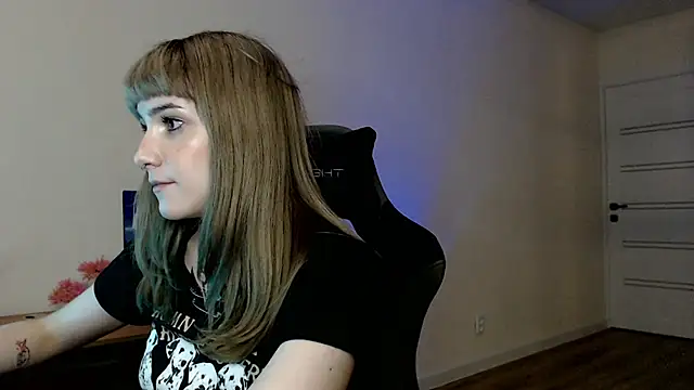 Snapshot of Princess_Shy___ chatting on March 2025 05:24:02 PM Princess Shy online show from March 2025 05:24:02 PM