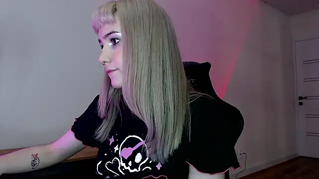 Snapshot of Princess_Shy___ chatting on February 2025 09:26:02 PM Princess Shy online show from February 2025 09:26:02 PM