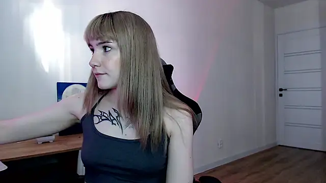 Snapshot of Princess_Shy___ chatting on March 2025 02:55:02 PM Princess Shy online show from March 2025 02:55:02 PM