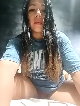 Karenn12 online show from November 2025 05:06:02 PM