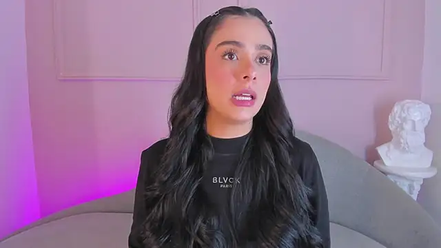 victoria milann online show from December 2025 08:06:02 PM