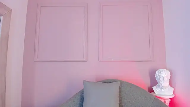 victoria milann online show from November 2025 07:47:01 PM