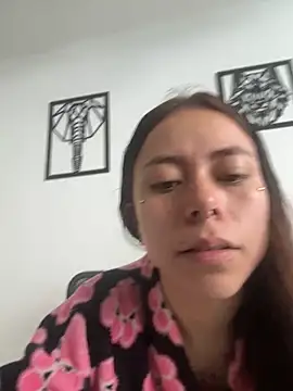 Snapshot of sarawiliamx chatting on December 2025 07:04:01 PM sarawiliamx online show from December 2025 07:04:01 PM