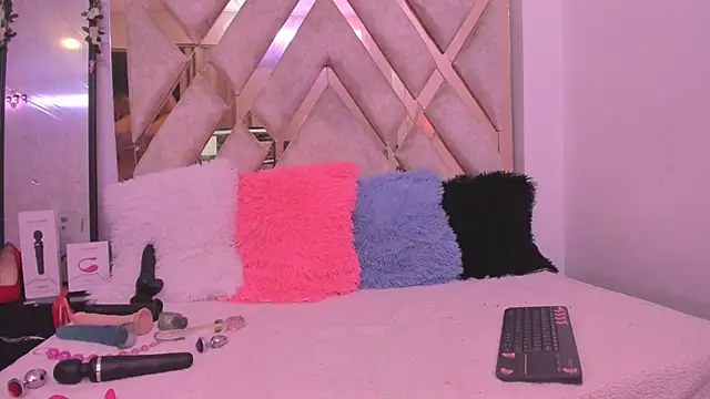 Snapshot of sarawiliamx chatting on November 2025 03:16:01 AM sarawiliamx online show from November 2025 03:16:01 AM