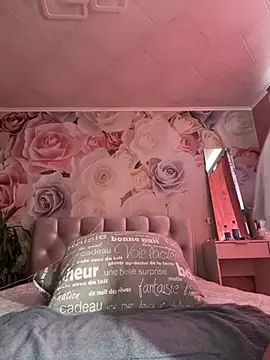 Laura Millf online show from July 2026 08:35:02 AM