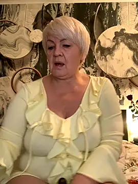 Snapshot of Laura_Millf chatting on November 2025 03:26:01 PM Laura Millf online show from November 2025 03:26:01 PM