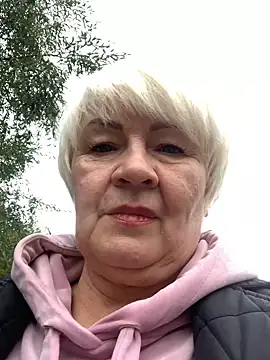 Snapshot of Laura_Millf chatting on October 2025 10:06:01 AM Laura Millf online show from October 2025 10:06:01 AM