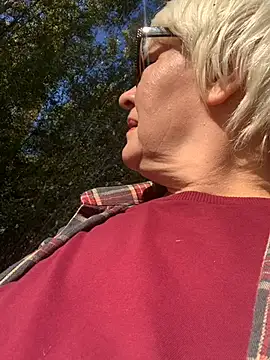 Snapshot of Laura_Millf chatting on October 2025 11:22:01 AM Laura Millf online show from October 2025 11:22:01 AM