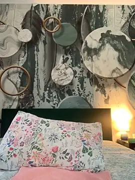 Snapshot of Laura_Millf chatting on November 2025 07:52:02 AM Laura Millf online show from November 2025 07:52:02 AM