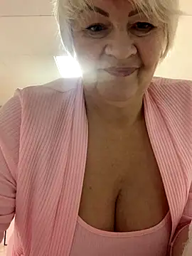 Snapshot of Laura_Millf chatting on November 2025 03:00:02 PM Laura Millf online show from November 2025 03:00:02 PM