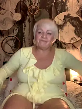 Snapshot of Laura_Millf chatting on November 2025 05:17:02 PM Laura Millf online show from November 2025 05:17:02 PM