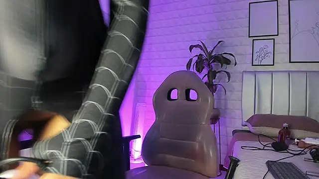 Lizzie-Evans online show from September 2025 12:12:01 PM