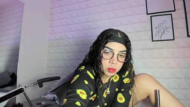 Snapshot of Lizzie-Evans chatting on May 2026 12:02:01 PM Lizzie-Evans online show from May 2026 12:02:01 PM