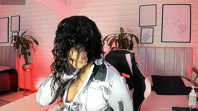 Lizzie-Evans online show from April 2026 12:10:01 PM