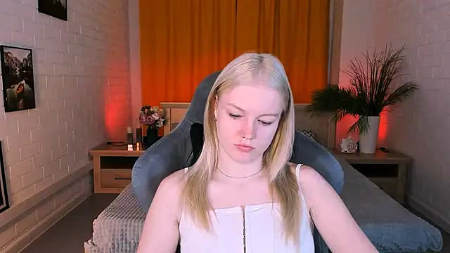 Snapshot of GraceGlamour chatting on September 2025 05:13:01 AM GraceGlamour online show from September 2025 05:13:01 AM