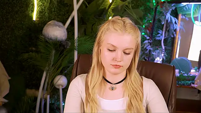 Snapshot of GraceGlamour chatting on March 2025 11:31:02 AM GraceGlamour online show from March 2025 11:31:02 AM