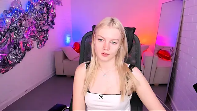 Snapshot of GraceGlamour chatting on October 2025 05:08:02 AM GraceGlamour online show from October 2025 05:08:02 AM