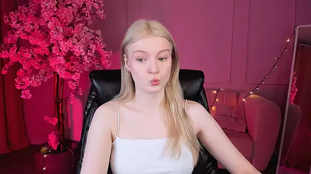 Snapshot of GraceGlamour chatting on March 2025 05:16:01 AM GraceGlamour online show from March 2025 05:16:01 AM