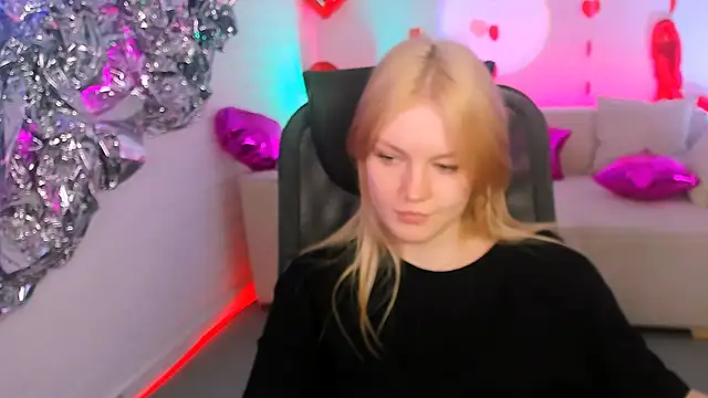 Snapshot of GraceGlamour chatting on February 2025 08:18:01 AM GraceGlamour online show from February 2025 08:18:01 AM