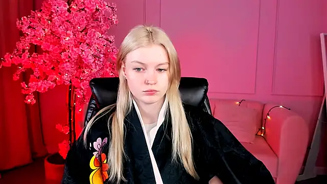 Snapshot of GraceGlamour chatting on March 2025 05:06:02 AM GraceGlamour online show from March 2025 05:06:02 AM