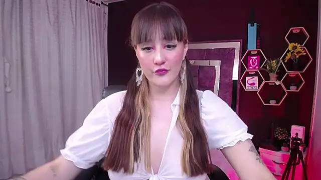 Snapshot of AnabelleGron chatting on October 2025 11:05:01 PM AnabelleGron online show from October 2025 11:05:01 PM