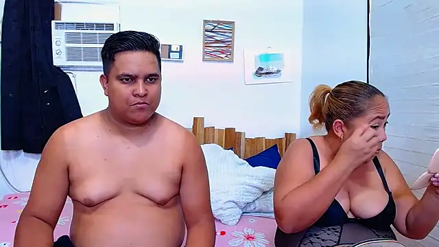 Snapshot of lucasandSofi chatting on February 2026 02:09:02 AM lucasandSofi online show from February 2026 02:09:02 AM