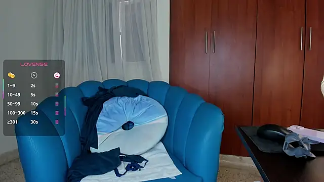 Julie Markk online show from November 2025 07:28:02 PM