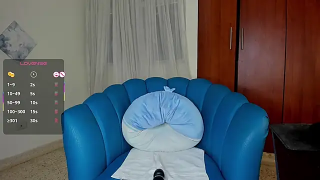 Julie Markk online show from October 2025 06:40:01 PM