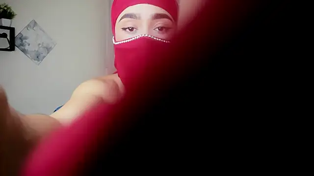 Julie Markk online show from November 2025 07:17:02 PM