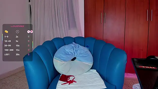 Julie Markk online show from November 2025 08:42:02 PM