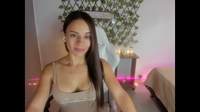 Snapshot of Sara_lopez_28 chatting on October 2025 05:14:02 PM Sara lopez 28 online show from October 2025 05:14:02 PM