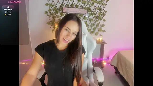 Snapshot of Sara_lopez_28 chatting on October 2025 03:02:02 PM Sara lopez 28 online show from October 2025 03:02:02 PM