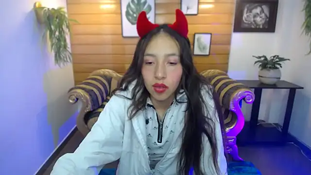 Snapshot of Valeria_roussi chatting on February 2025 05:38:02 PM Valeria roussi online show from February 2025 05:38:02 PM
