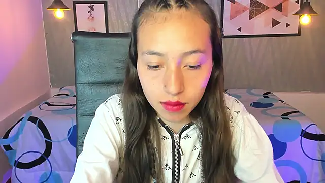 Snapshot of Valeria_roussi chatting on December 2024 05:08:01 PM Valeria roussi online show from December 2024 05:08:01 PM